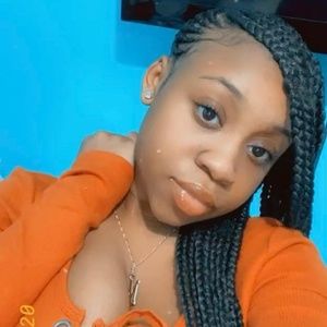 Meet your Posher, Mikalia